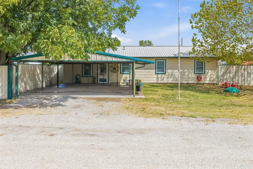 402 W A Street, Ringling, OK 73456 - #1