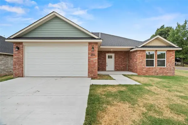 204 E Abbot Lane, Mustang, OK 73064