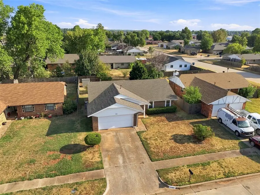 715 W Forest Drive, Mustang, OK 73064 - #2