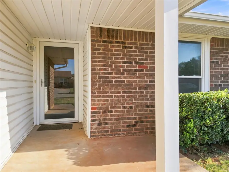 715 W Forest Drive, Mustang, OK 73064 - #3