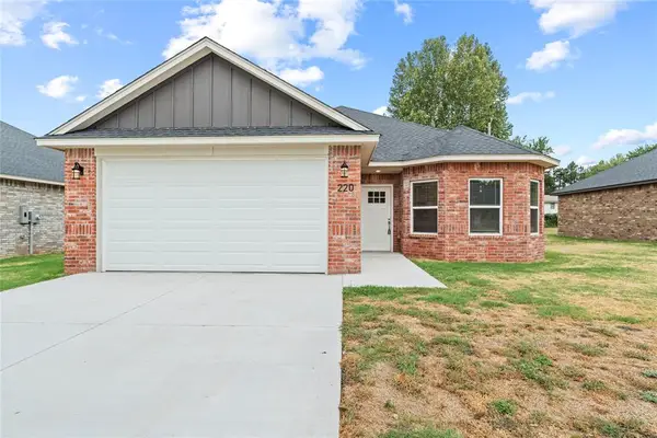 220 E Abbot Lane, Mustang, OK 73064