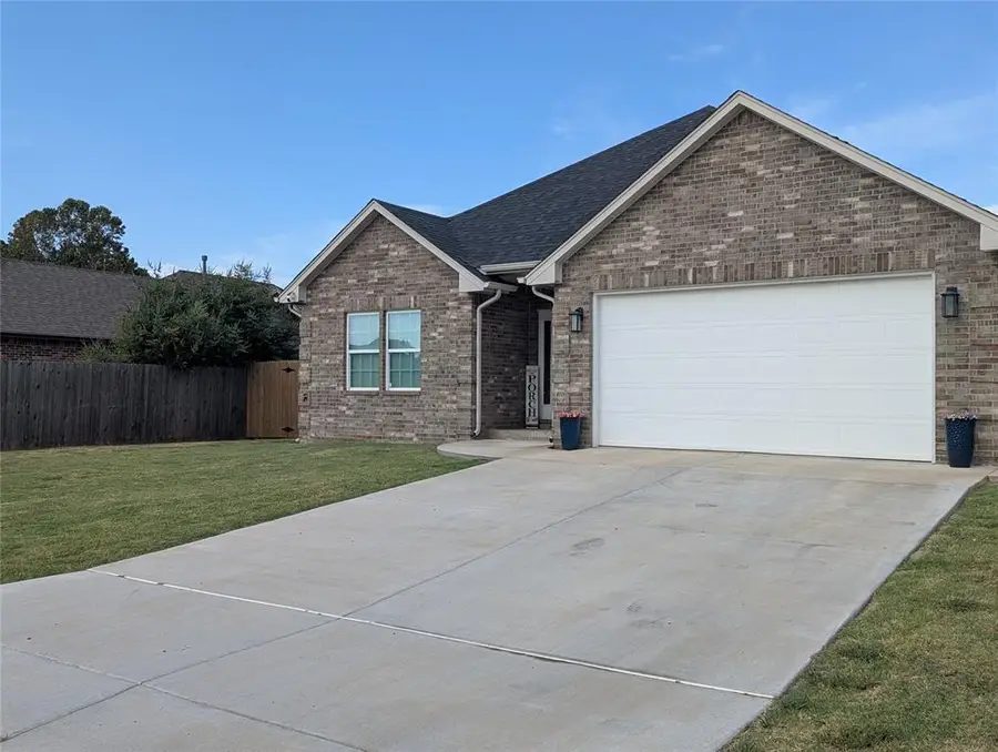 137 SW 7th Street, Moore, OK 73160 - #3