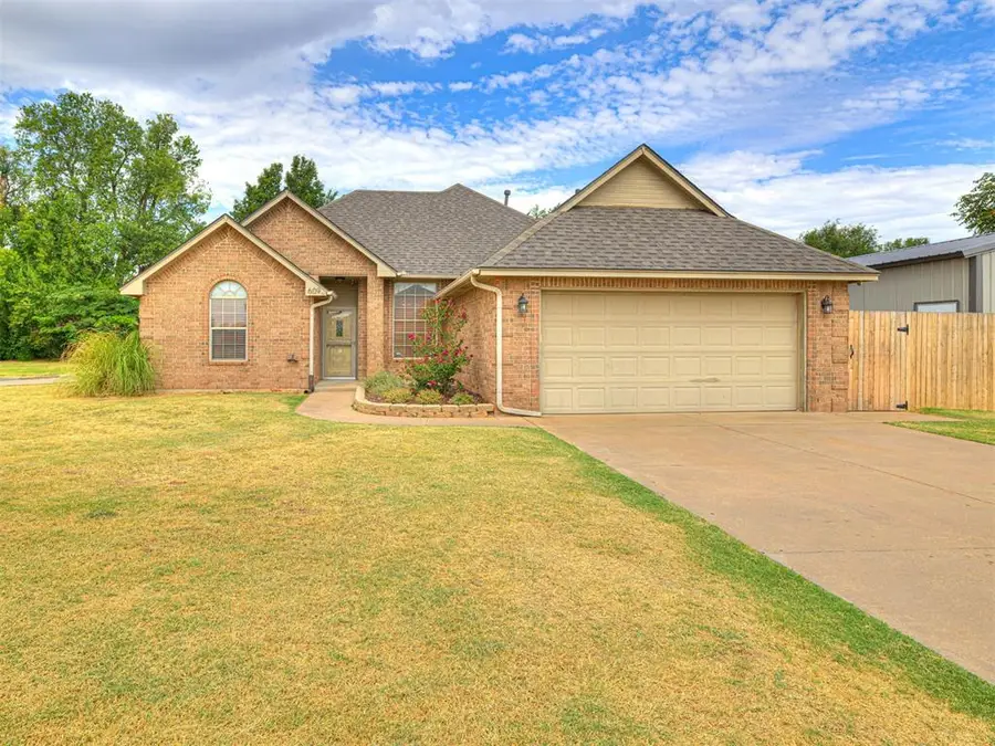 609 S Castlerock Lane, Mustang, OK 73064 - #2
