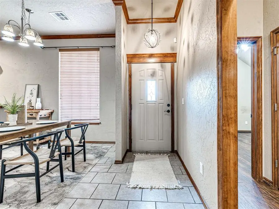 609 S Castlerock Lane, Mustang, OK 73064 - #3