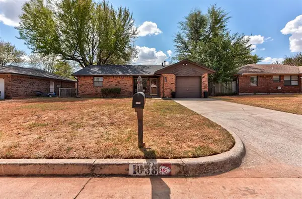 1038 W Griggs Way, Mustang, OK 73064
