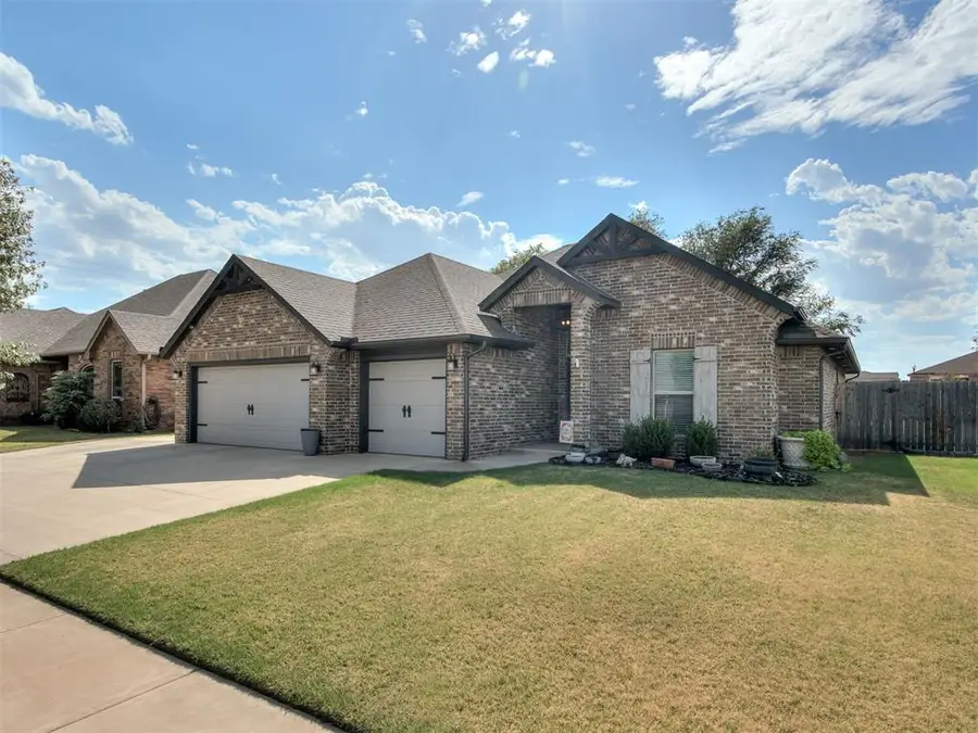 2201 Sycamore Creek Avenue, Yukon, OK 73099 - #3