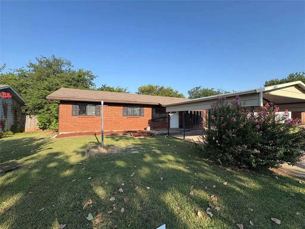 2605 Queensbury Road, Moore, OK 73160 - #1