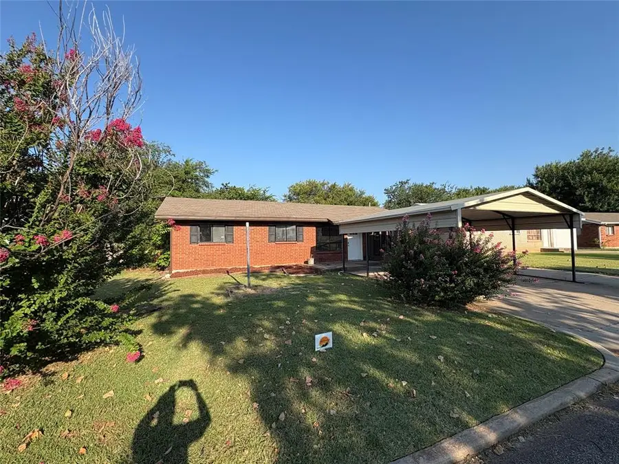 2605 Queensbury Road, Moore, OK 73160 - #3