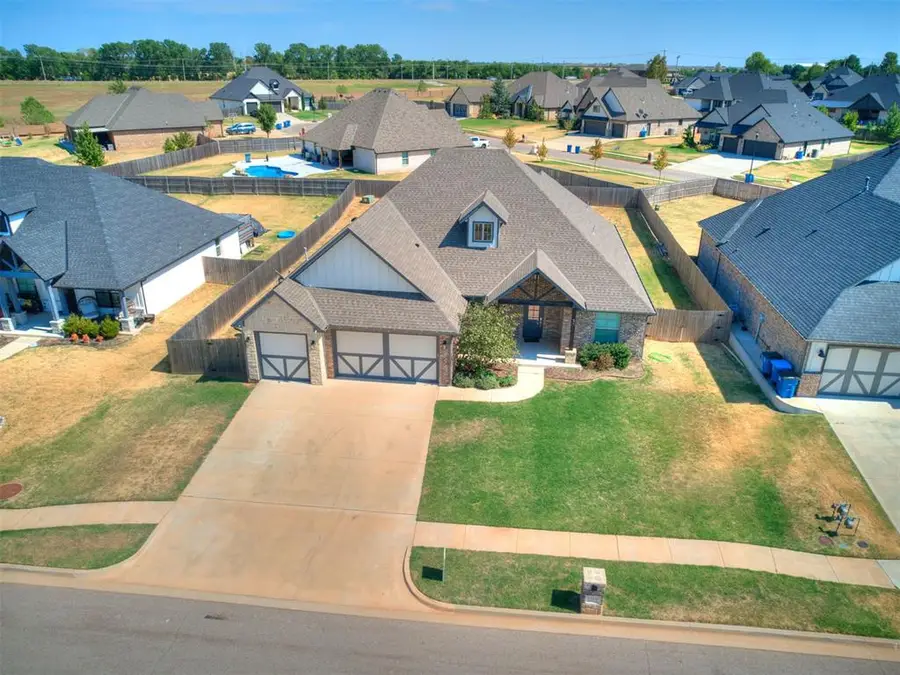 1124 Colonial Avenue, Tuttle, OK 73089 - #3