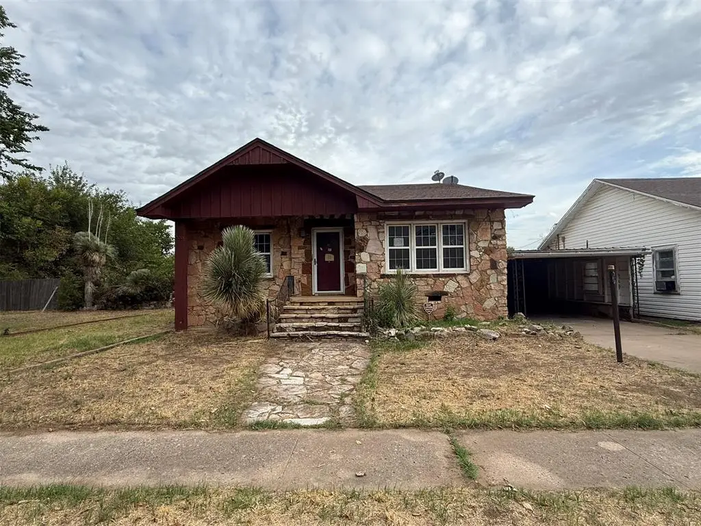 206 W 1st Street, Watonga, OK 73772 - #1