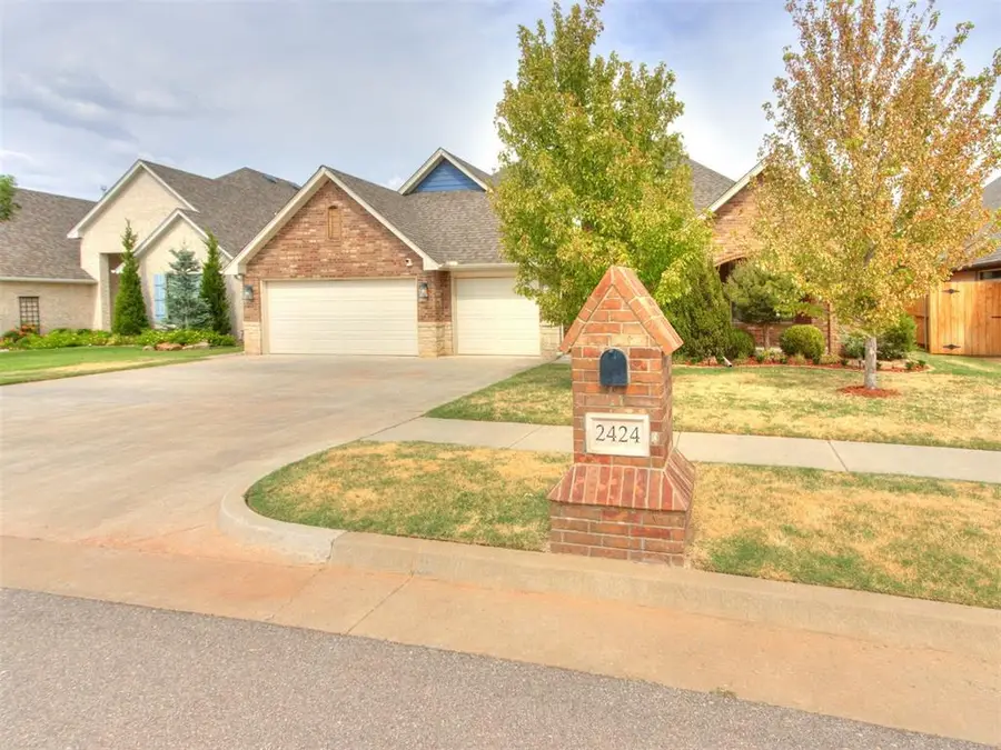 2424 Crystal Creek Drive, Yukon, OK 73099 - #3