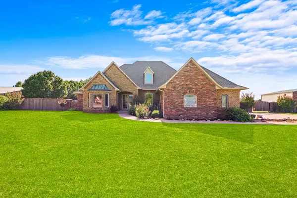 1109 N Edinburrough Way, Mustang, OK 73064