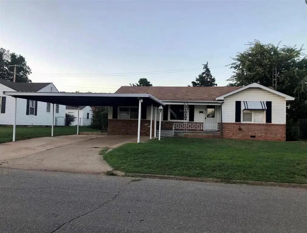 1419 Pine Avenue, Clinton, OK 73601 - #1