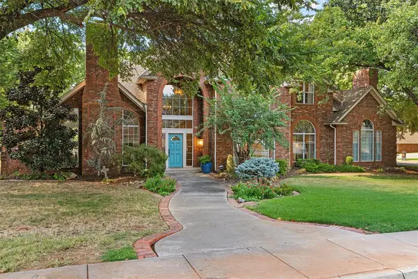 1901 Mission Hills Circle, Edmond, OK 73025