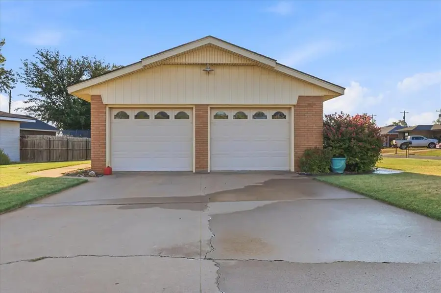 813 Standifer Road, Elk City, OK 73644 - #3