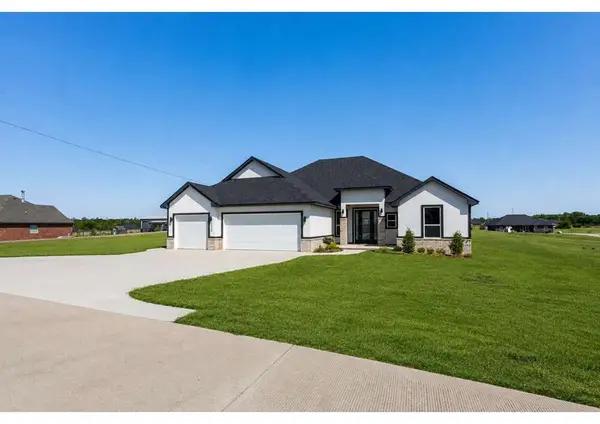 2440 Canyon Circle, Blanchard, OK 73010
