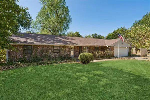 4104 Redbud Lane, Edmond, OK 73034