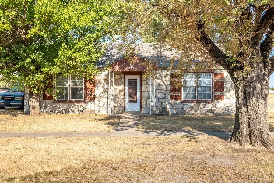 202 N Elm Avenue, Union City, OK 73090 - #2