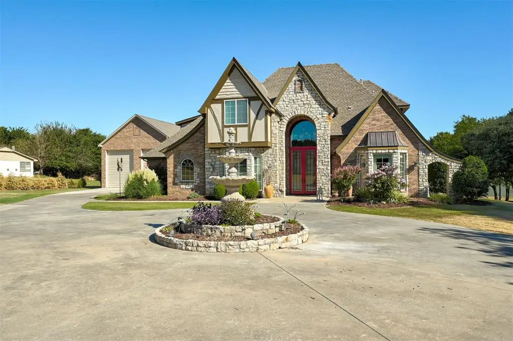 3023 E 44th Street, Edmond, OK 73013 - #1