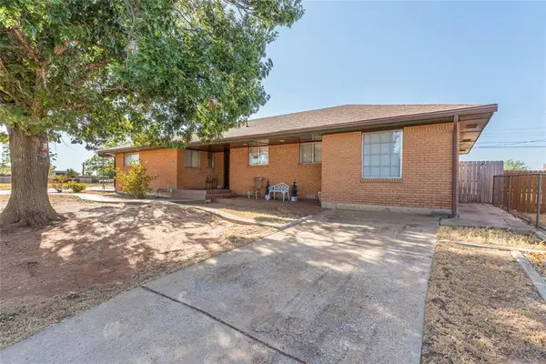 1200 Barker Road, Clinton, OK 73601