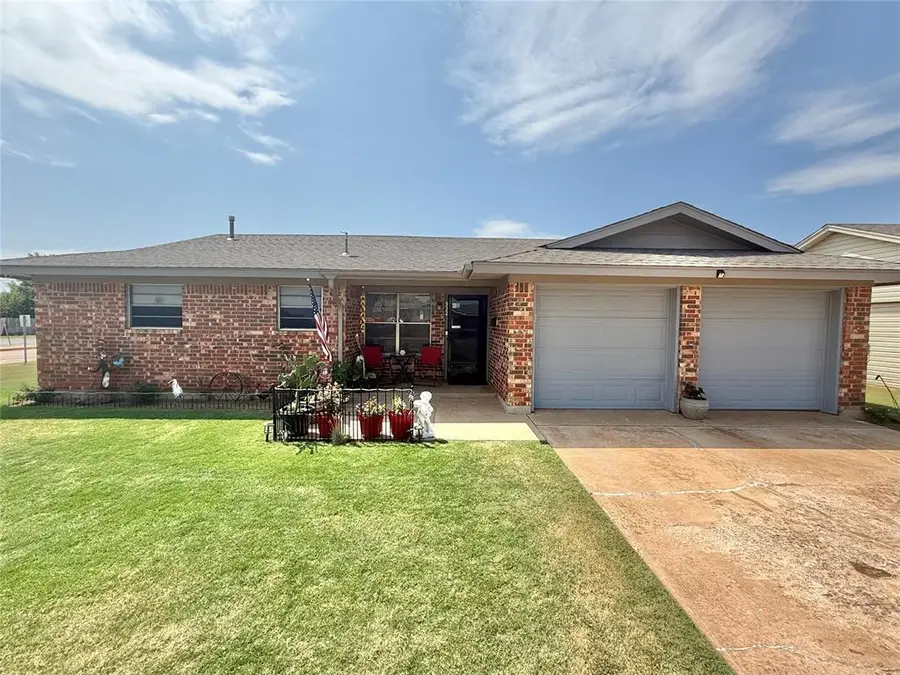 932 Hazel Street, Altus, OK 73521 - #2