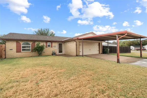814 Cherrywood Lane, Yukon, OK 73099