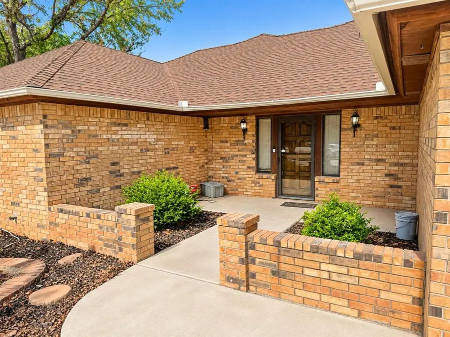 2515 Thomas Circle, Clinton, OK 73601 - #3