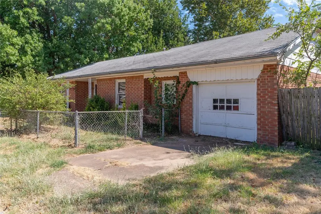1923 W Louisiana Avenue, Chickasha, OK 73018 - #1
