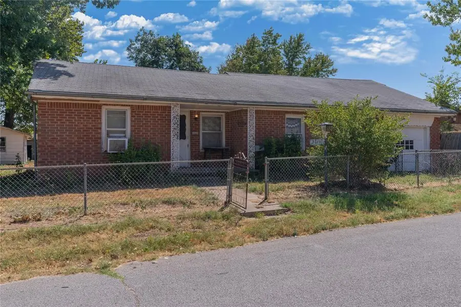 1923 W Louisiana Avenue, Chickasha, OK 73018 - #3