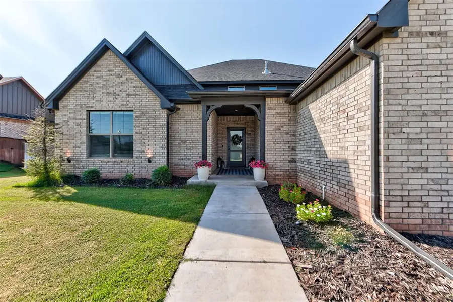 10121 Oakwood Drive, Edmond, OK 73025 - #2