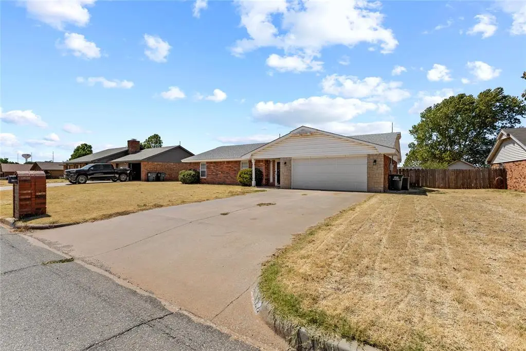 122 Randolph Road, Clinton, OK 73601 - #1