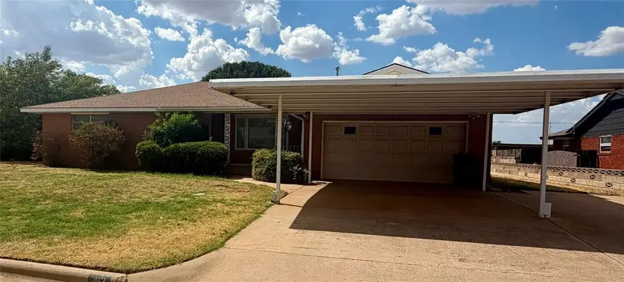 412 S 25th Street, Clinton, OK 73601 - #2