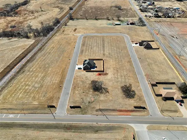 24 Flintlock Trail, Clinton, OK 73601