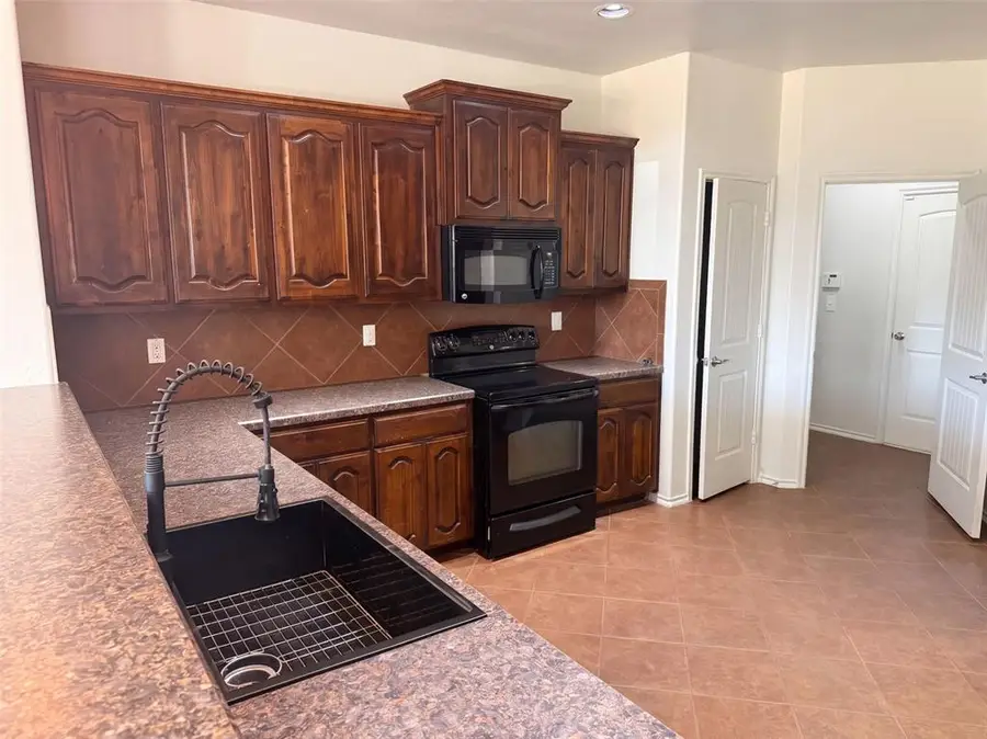 11208 NW 97th Street, Yukon, OK 73099 - #2