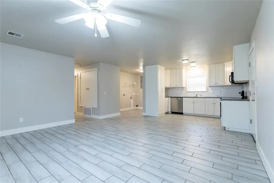 410 Hoover Circle, Elk City, OK 73644 - #3