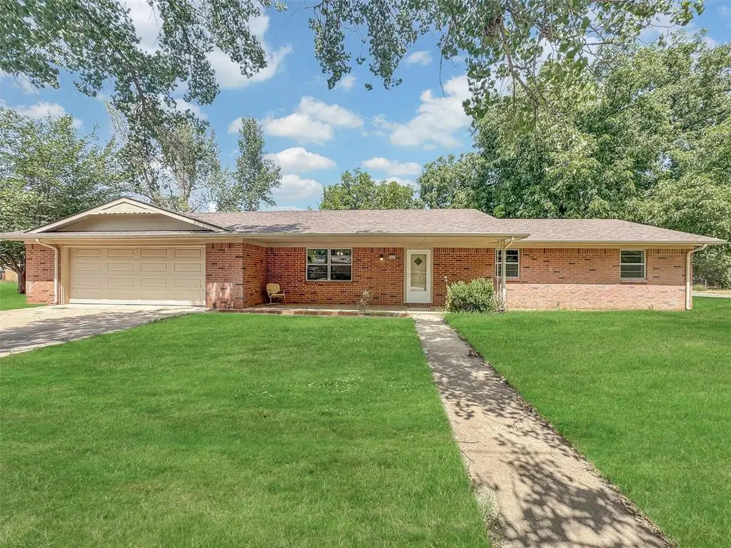 117 E 4th Street, Erick, OK 73645 - #1