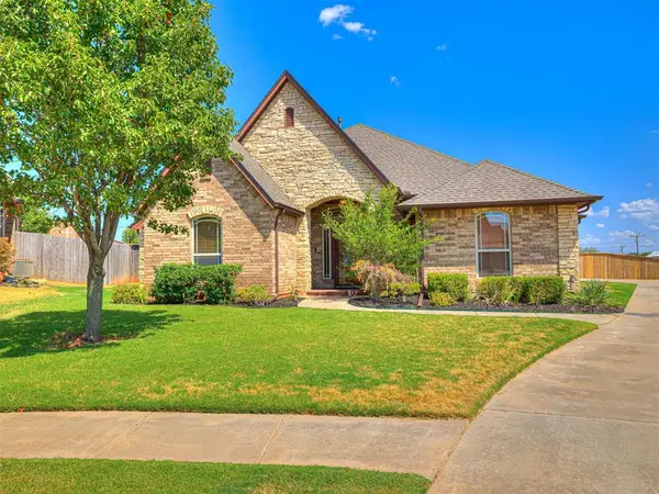 2923 SE 5th Street, Moore, OK 73160