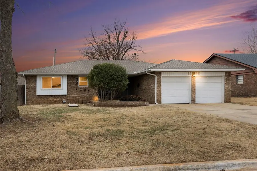 2205 Bellaire Drive, Moore, OK 73160 - #2
