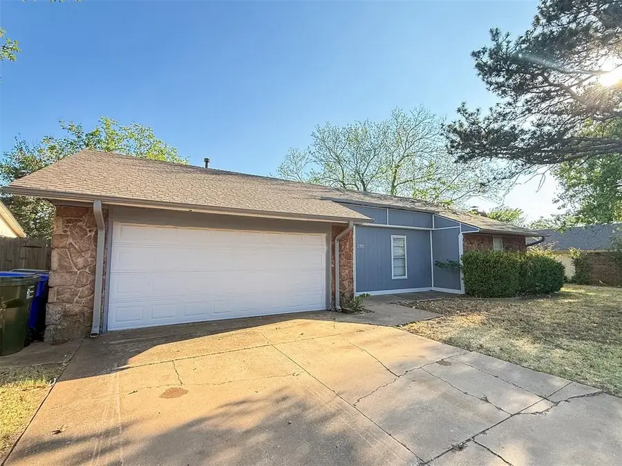 2112 Oakvista Circle, Norman, OK 73071 - #2