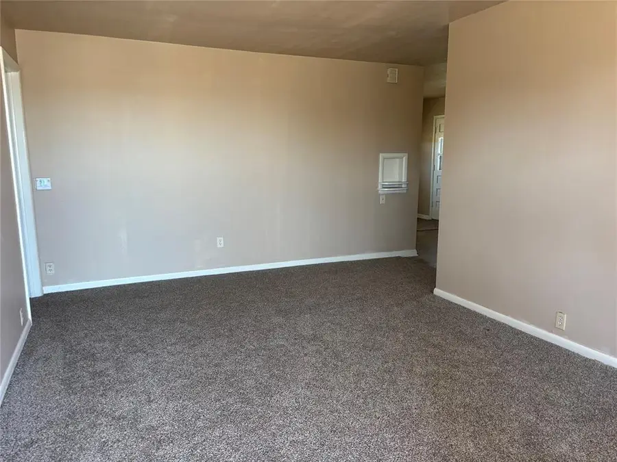 700 N 5th Street, Clinton, OK 73601 - #2