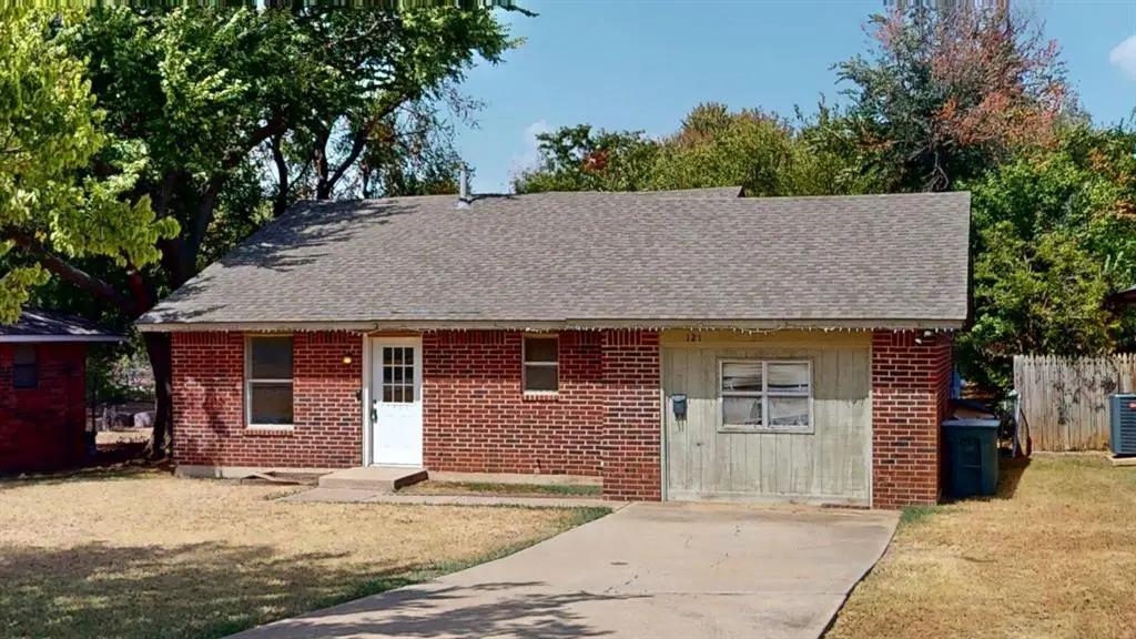121 W Clegern Avenue, Edmond, OK 73003 - #1