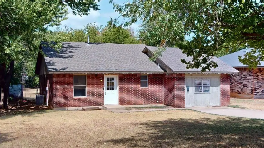 121 W Clegern Avenue, Edmond, OK 73003 - #2