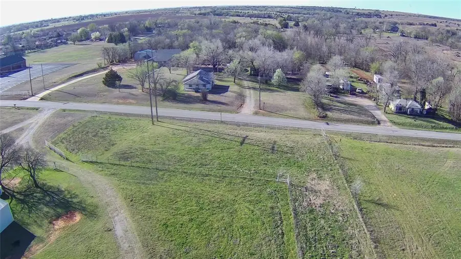 2802 W Country Club Road, Chickasha, OK 73018 - #3