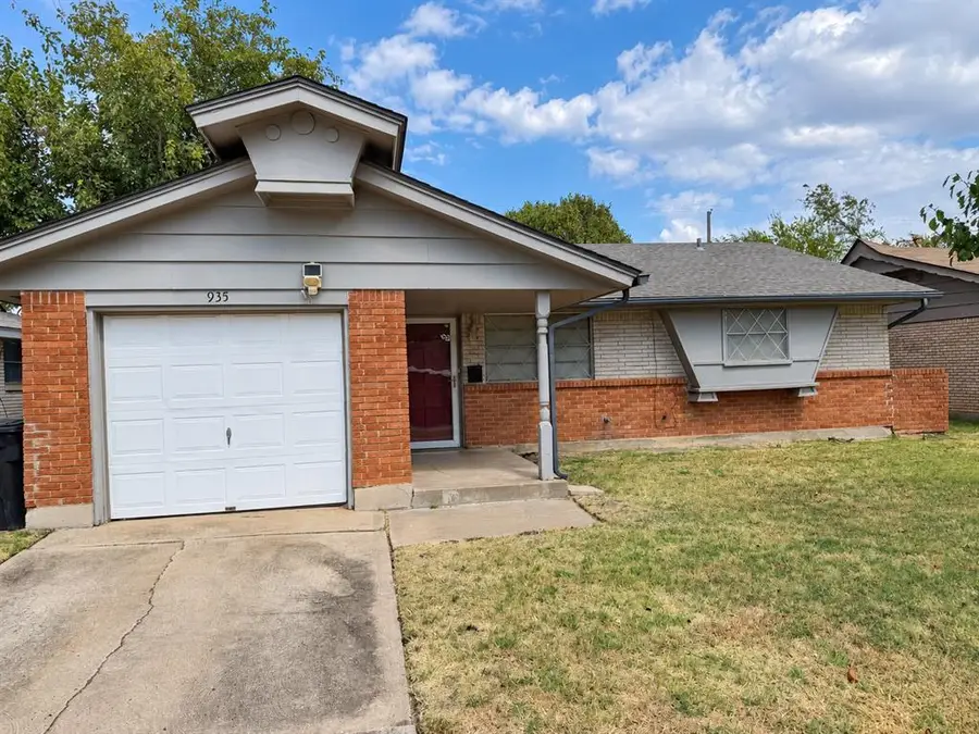 935 SW 2nd Street, Moore, OK 73160 - #2