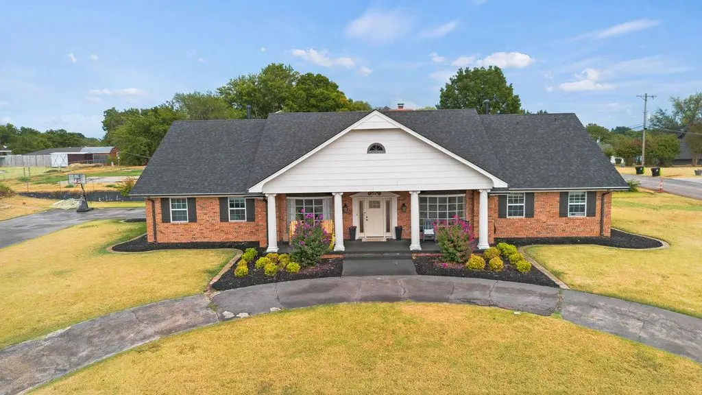 808 N 8th Avenue, Purcell, OK 73080 - #1