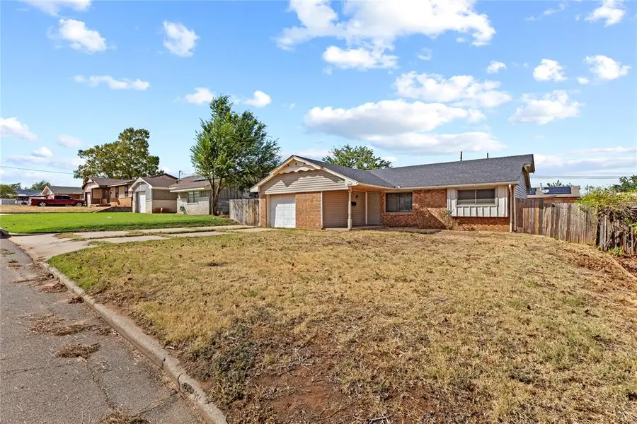 1409 Littell Avenue, Clinton, OK 73601 - #2