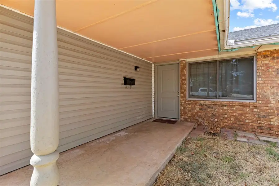 1409 Littell Avenue, Clinton, OK 73601 - #3