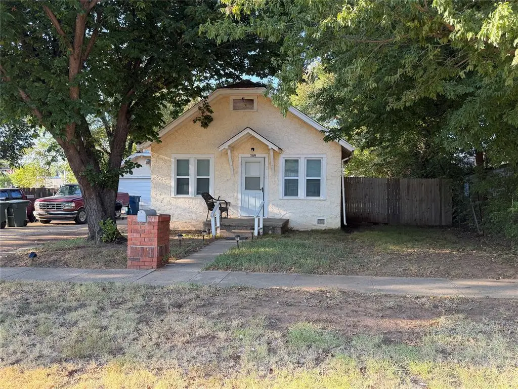 209 W 4th Street, Edmond, OK 73003 - #1