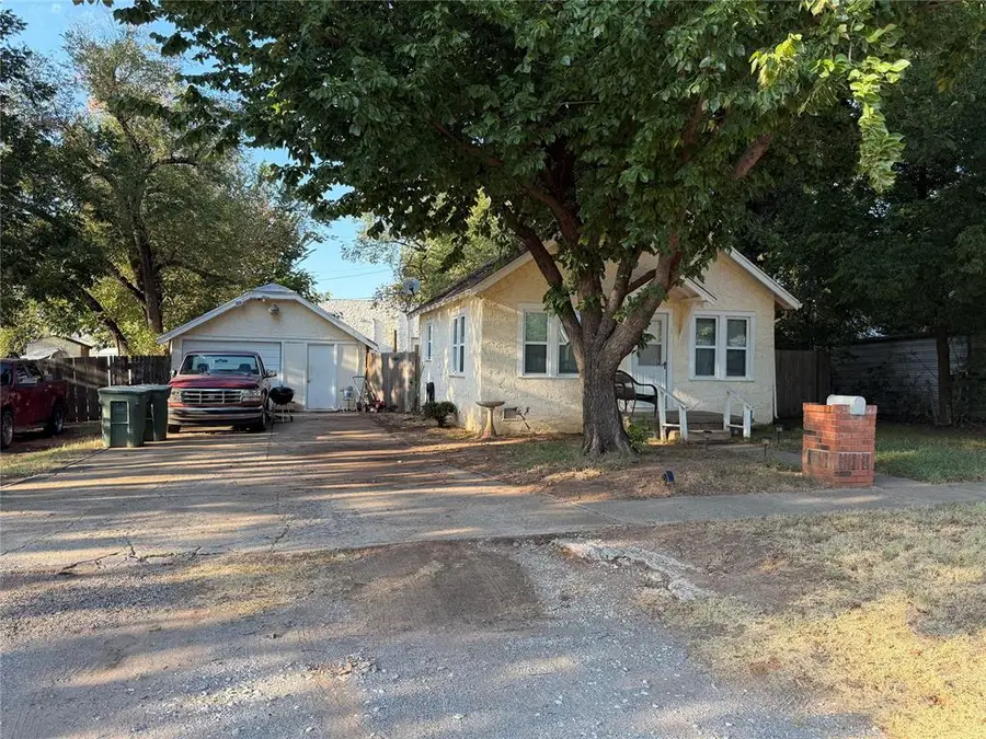 209 W 4th Street, Edmond, OK 73003 - #2