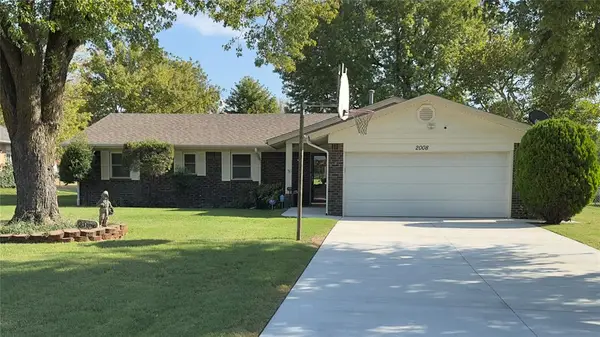 2008 W Cedar Ridge Drive, Mustang, OK 73064